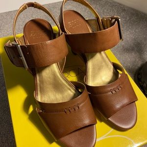 Circa Joan & David Luxe womens open-toes shoes, size 6.5, brown